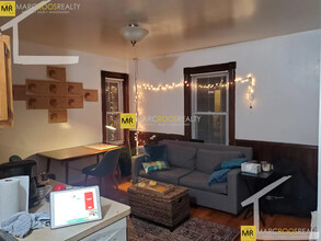 30 Medfield St, Unit 1 in Boston, MA - Foto de edificio - Building Photo