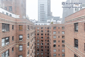 160 E 48th St in New York, NY - Building Photo - Building Photo