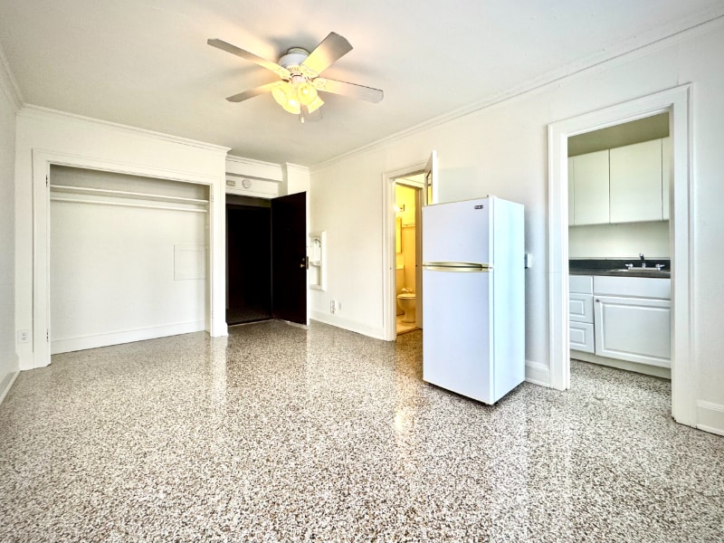 1104 N Marshall St in Milwaukee, WI - Building Photo