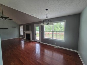 1377 Mutual Dr in Clarksville, TN - Building Photo - Building Photo