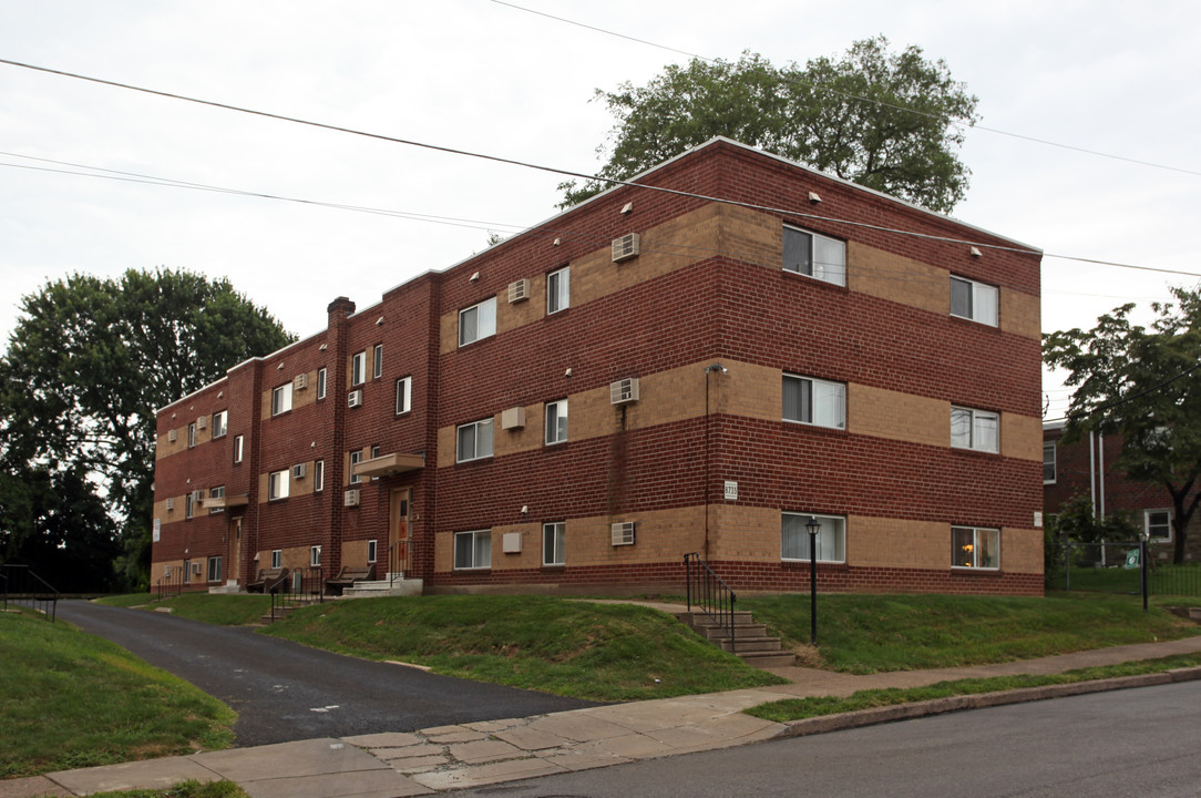 Benton Gardens in Philadelphia, PA - Building Photo