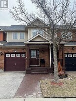 2494 Appalachain Dr in Oakville, ON - Building Photo