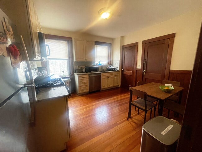 2 Hillside St, Unit 1 in Boston, MA - Building Photo - Building Photo