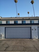 19221 Sherman Way, Unit Unit#7 in Reseda, CA - Foto de edificio - Building Photo