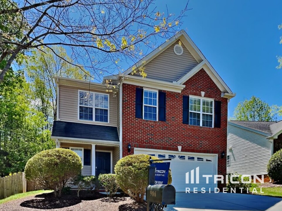 986 Peachtree Meadows Cir in Kernersville, NC - Building Photo