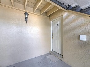 526 Golden Raintree Pl in Brandon, FL - Building Photo - Building Photo