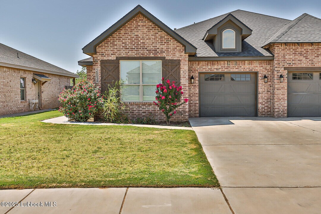 2022 102nd St in Lubbock, TX - Building Photo
