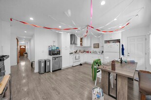 570 N Cambridge St in Orange, CA - Building Photo