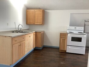 375 Park Ave-Unit -91125 Cape Arago Hwy in Coos Bay, OR - Building Photo - Building Photo