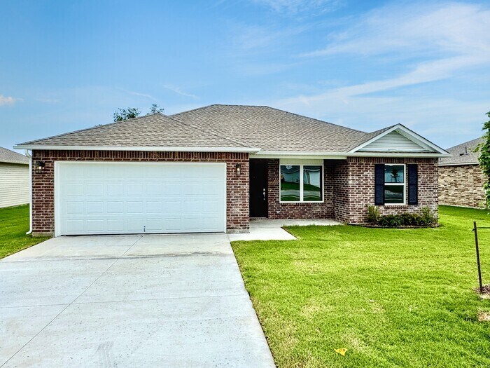 8319 E Queens St in Broken Arrow, OK - Building Photo