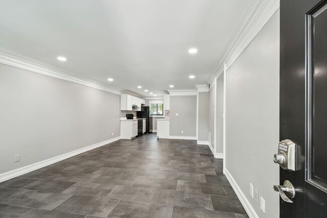 2942 W Bay Dr in Belleair Bluffs, FL - Building Photo - Building Photo