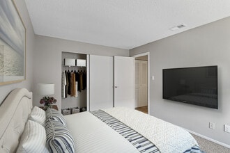 The Palms at Countryside Apartments in Clearwater, FL - Building Photo - Building Photo
