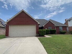2324 Treyburn Ct in Plano, TX - Building Photo