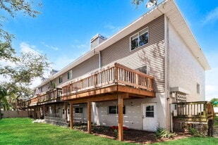 635 Michigan Blvd in Dunedin, FL - Building Photo