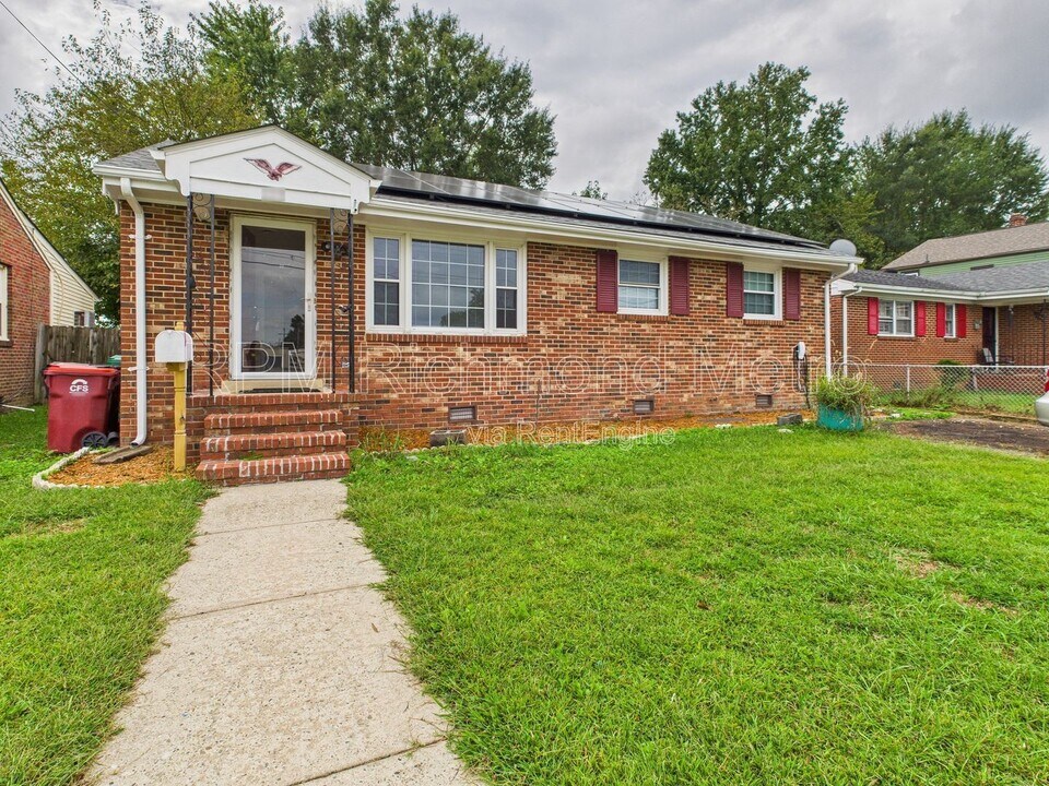 117 Wright Ave in Colonial Heights, VA - Building Photo