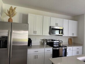 7111 E Pine Pkwy in Ft. Myers, FL - Building Photo - Building Photo