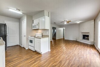 12129 Spring Branch Dr in Balch Springs, TX - Foto de edificio - Building Photo