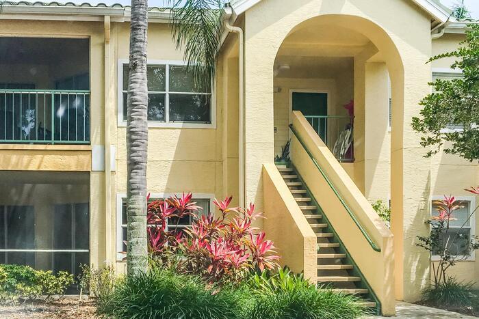 12620 Equestrian Cir-Unit -APT 1703 in Ft. Myers, FL - Building Photo