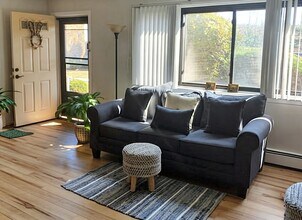 331 Cricket Ln, Unit 331A in Woodbridge Township, NJ - Building Photo - Building Photo