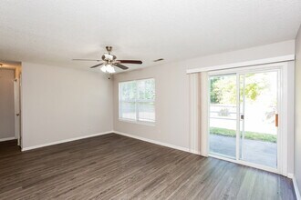 1832 Emerald Leaf Ct in Indianapolis, IN - Building Photo - Building Photo