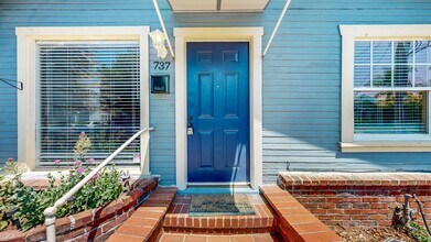 737 Charles St in Santa Rosa, CA - Foto de edificio - Building Photo