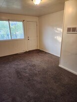 33114 Alaska Ct in Westland, MI - Building Photo