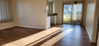 5430 Corteen Pl in Los Angeles, CA - Building Photo