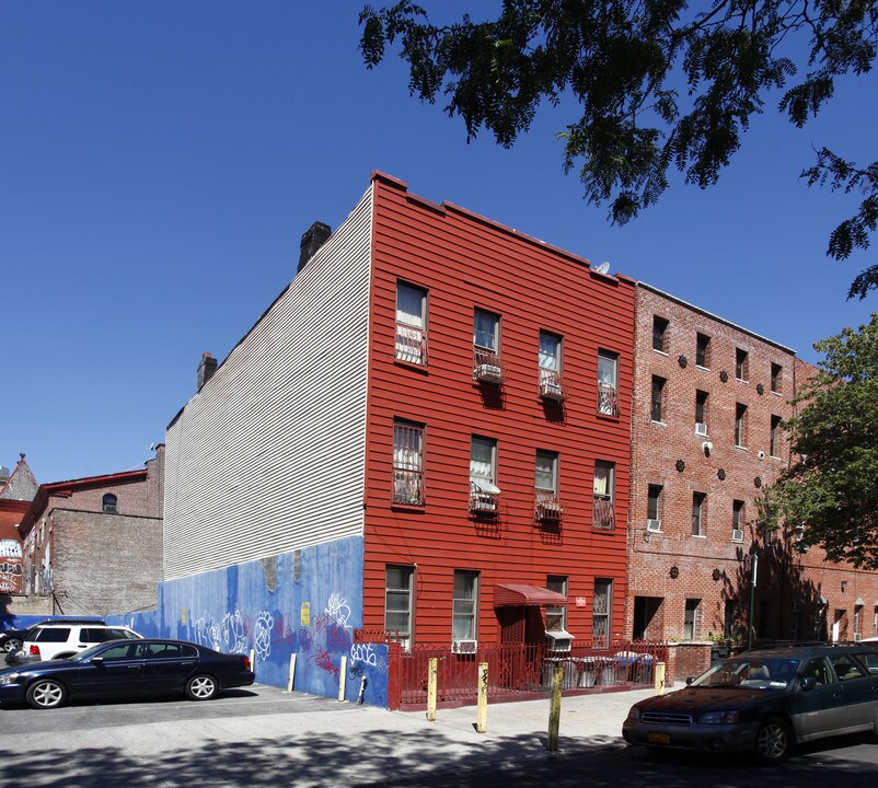 17 Park St in Brooklyn, NY - Building Photo