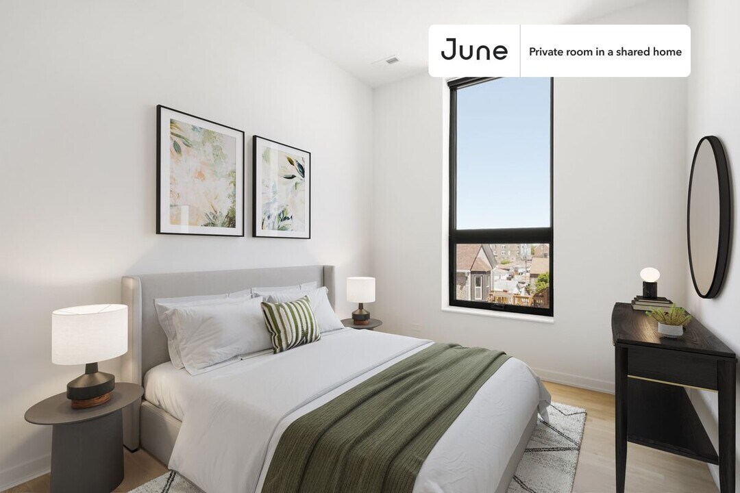 Private bedroom in 4 bed/3 bath Home in Chicago, IL - Building Photo