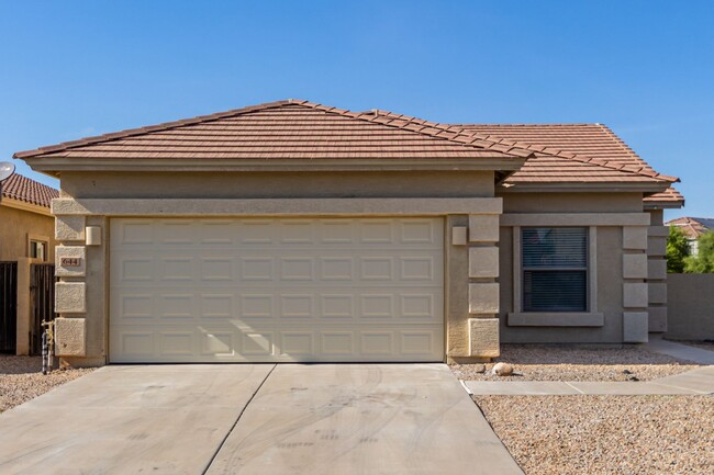 644 W Oak Tree Ln in San Tan Valley, AZ - Building Photo - Building Photo