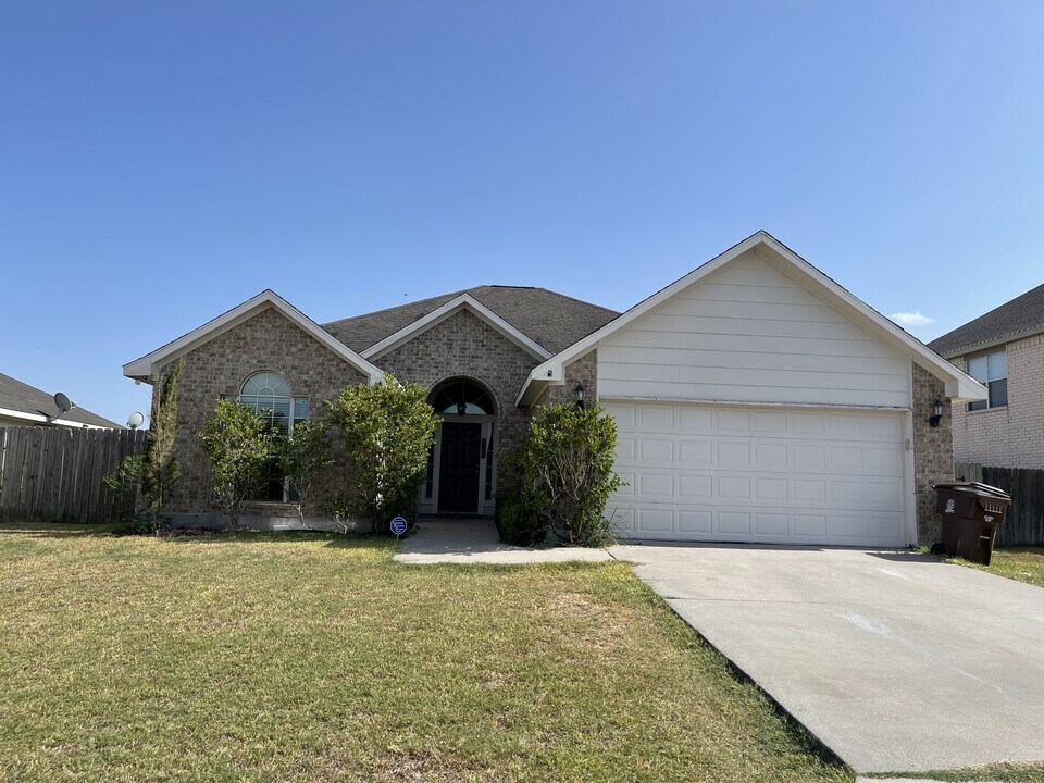 2201 Margaret Ln in Kingsville, TX - Building Photo