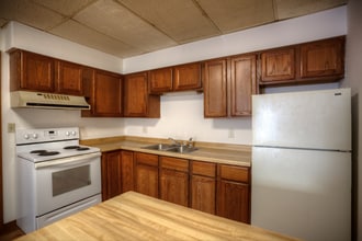 1114 Douglas Blvd in Ironwood, MI - Foto de edificio - Building Photo