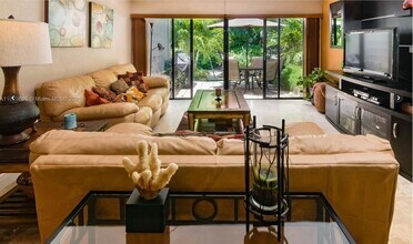 87200 Overseas Hwy, Unit E4 in Islamorada, FL - Building Photo - Building Photo