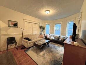 28 Lexington Ave, Unit 3 in Somerville, MA - Building Photo - Building Photo