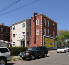 270 Broad St in New Britain, CT - Foto de edificio - Building Photo