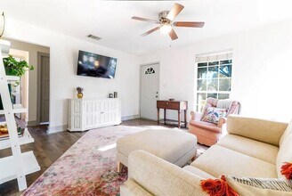 808 E Austin Ave in Round Rock, TX - Building Photo - Building Photo
