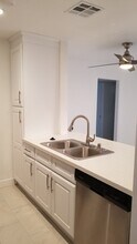 6525 Woodley Ave, Unit 104 in Van Nuys, CA - Foto de edificio - Building Photo