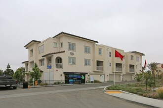 Luna & Azul in San Diego, CA - Foto de edificio - Building Photo