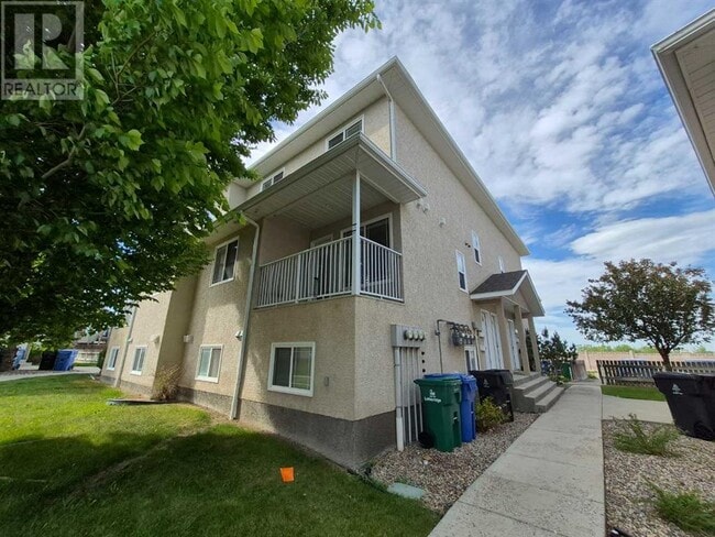 23-23 Highlands Pl W in Lethbridge, AB - Building Photo - Building Photo