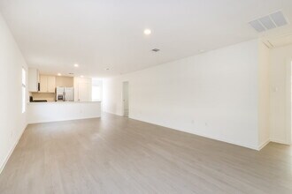 325 Woodland Hills Dr in Conroe, TX - Building Photo - Building Photo