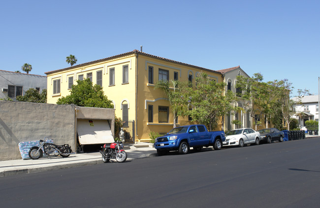 4457 W 2nd St in Los Angeles, CA - Foto de edificio - Building Photo