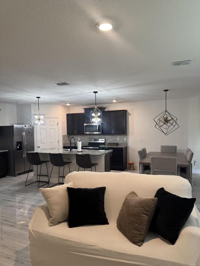 6455 NW Castlebrook Ave in Port St. Lucie, FL - Building Photo - Building Photo