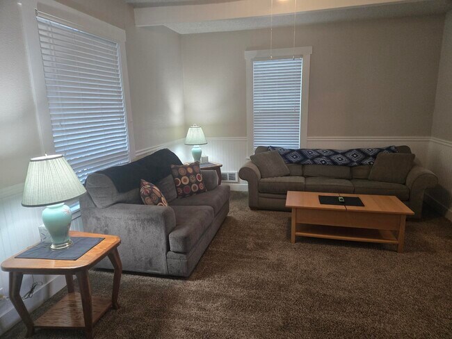 1213 5th St, Unit A in Bremerton, WA - Building Photo - Building Photo