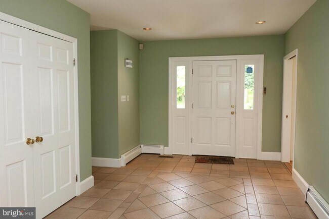 901 Walker Rd in Great Falls, VA - Building Photo - Building Photo