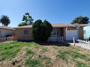 403 W Central Ave, Unit 2 in Hemet, CA - Building Photo - Building Photo