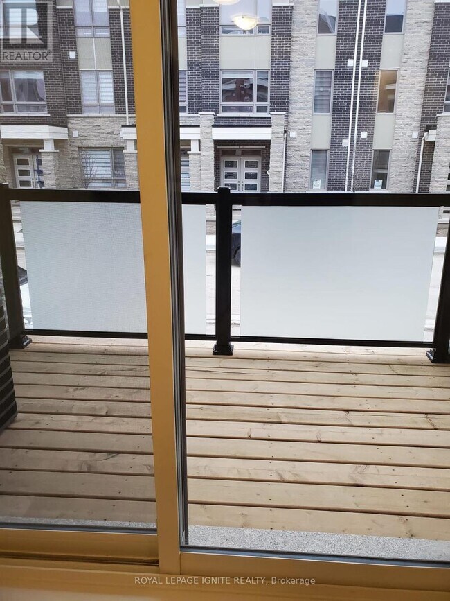 250 Lagerfeld Dr in Brampton, ON - Building Photo - Building Photo