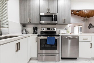 753 NE 81st St in Miami, FL - Building Photo - Building Photo