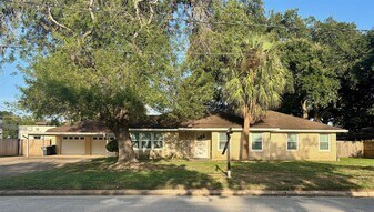 1314 Avenue A in Katy, TX - Building Photo