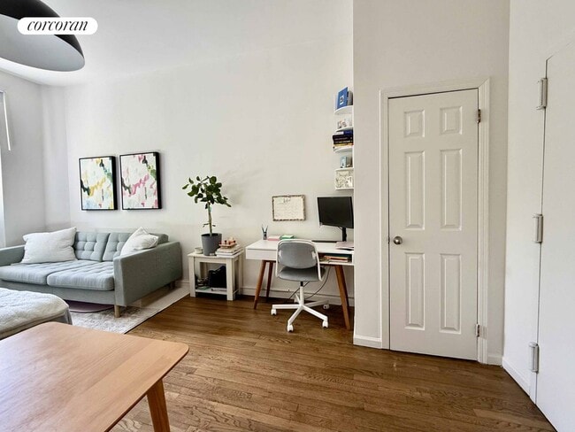 16 W 95th St in New York, NY - Building Photo - Building Photo
