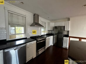 235 Webster St, Unit 3 in Boston, MA - Building Photo - Building Photo